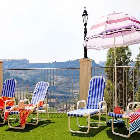 Charming In + Pool Hotel 3*
